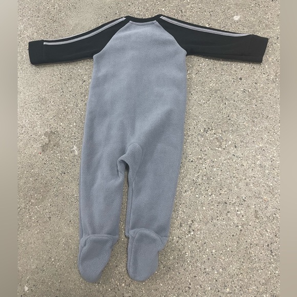 Adidas 3 stripes baby onesie size 6 months Grey And Black - Picture 6 of 7